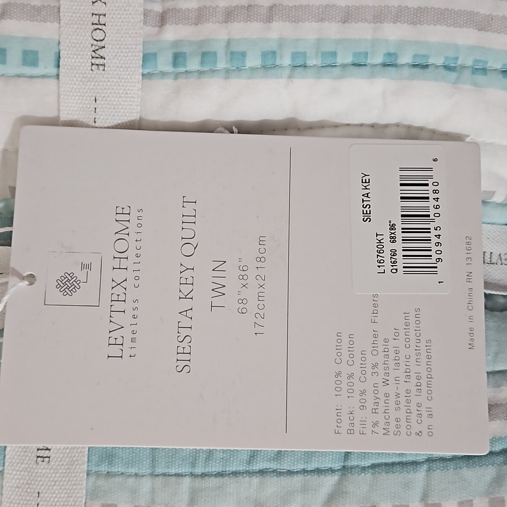 NWT Levtex Double-Faced Beautiful Sea-Inspired Designs, Twin-Size Quilts - Picture 4 of 5